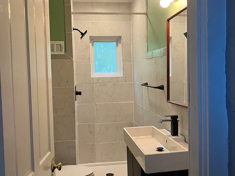 2238 Flora St — Photo 3