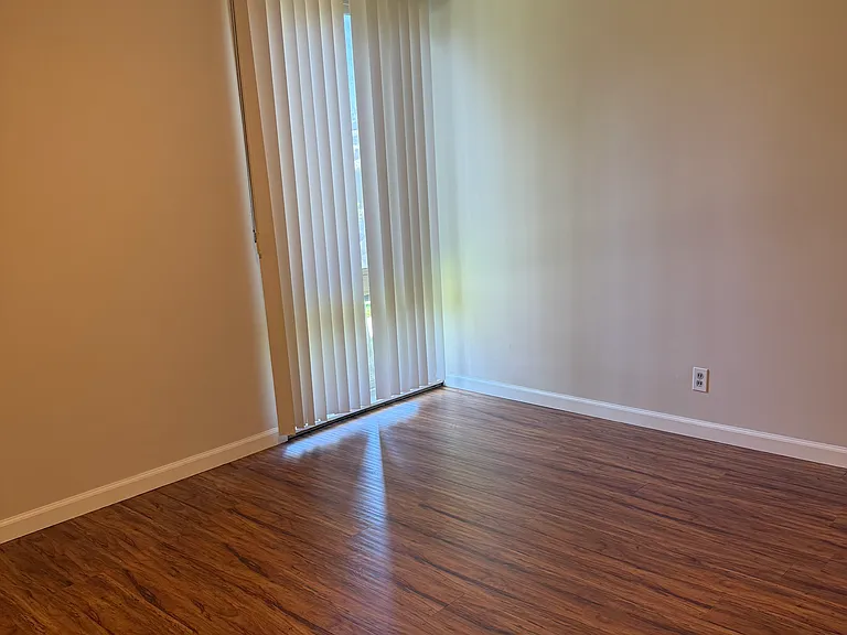 345 W Elk Ave #2 — Photo 8