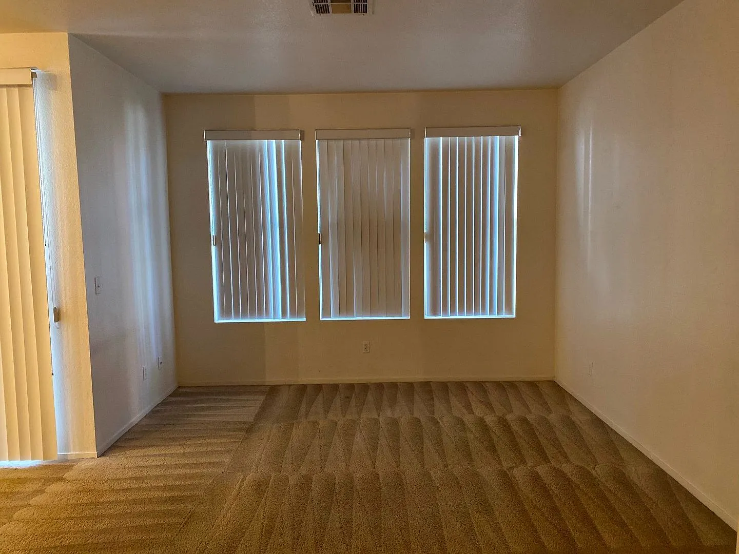Gorgeous Two Bedroom Condo in Bella Vista Community. — Photo 3