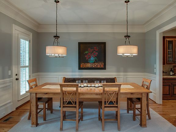 Formal DR w/butler's pantry