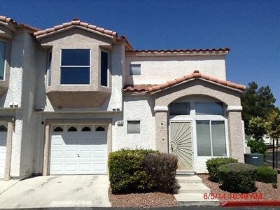 6913 Coral Rock Dr, Las Vegas, NV, 89108