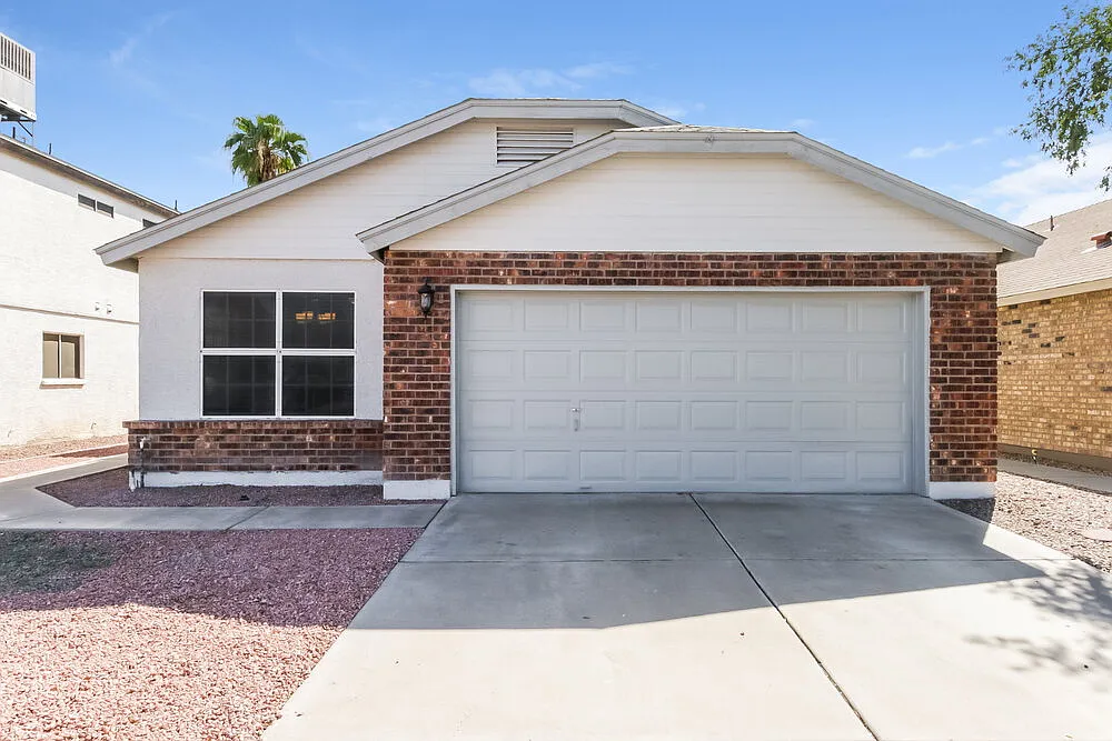 3 bed, 2.0 bath, 1276 sqft, $2,265 — Photo 1