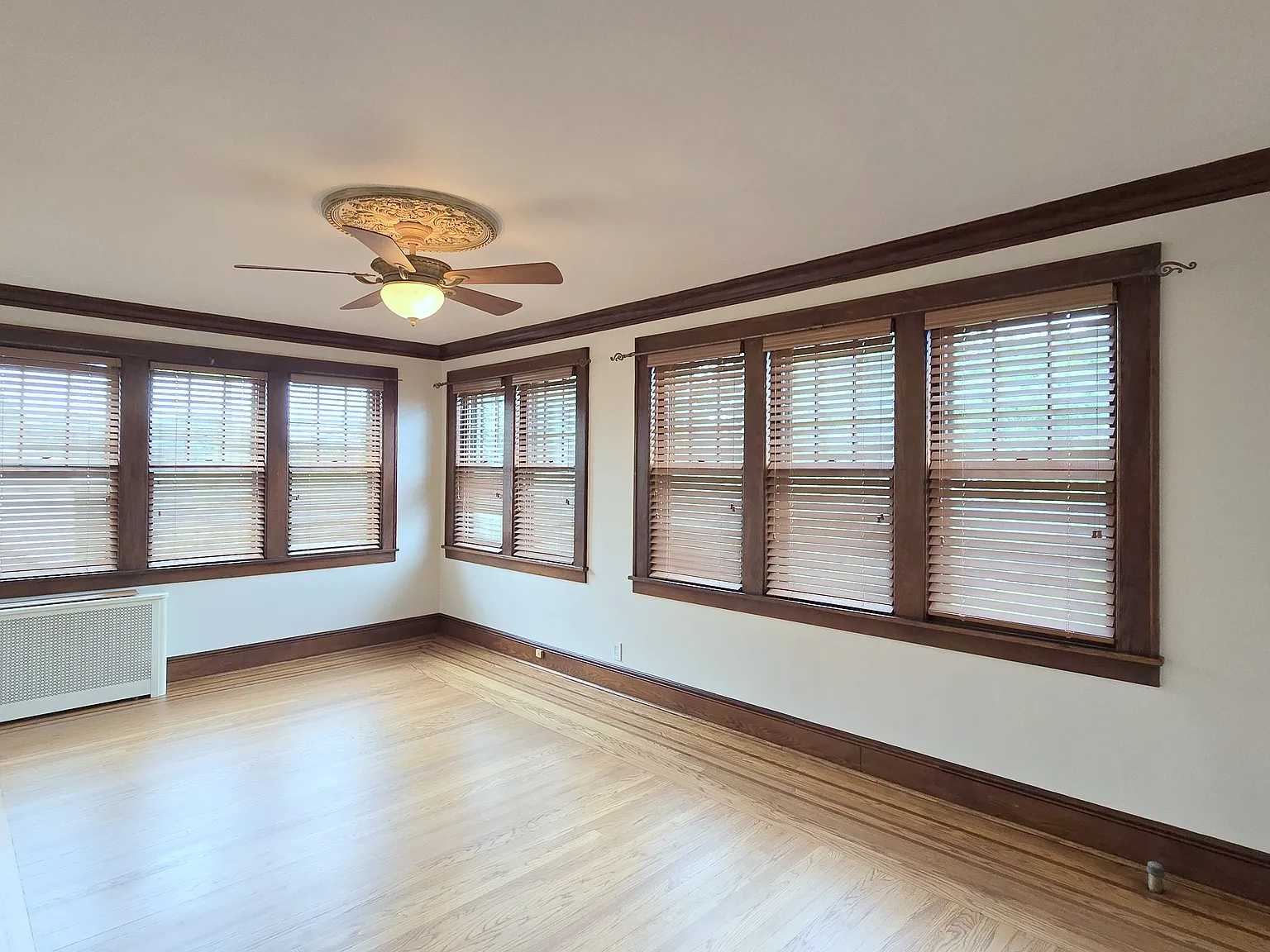 2 bed, 920 sqft, $2,500 — Photo 3
