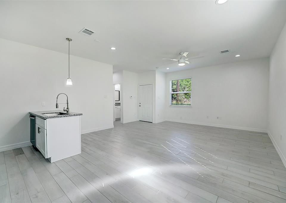 1st image of 2403 Glen Ave