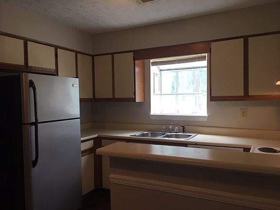4th image of 106 Alice Ct
