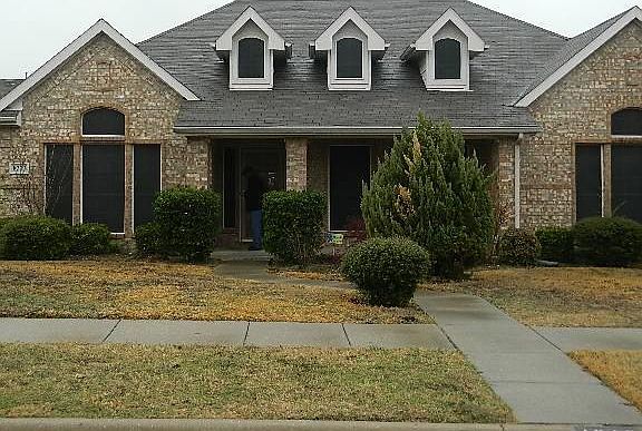 3rd image of 1213 Devonshire Dr