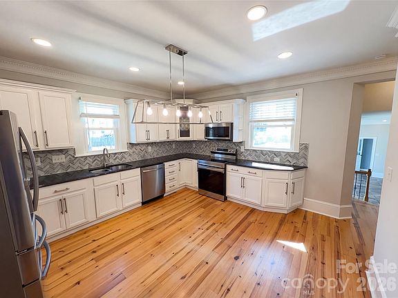 2nd image of 1108 Herrin Ave