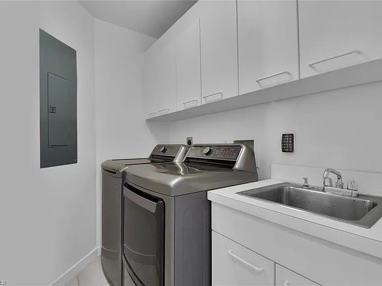 2000 Royal Marco Way #2-607 — Photo 26