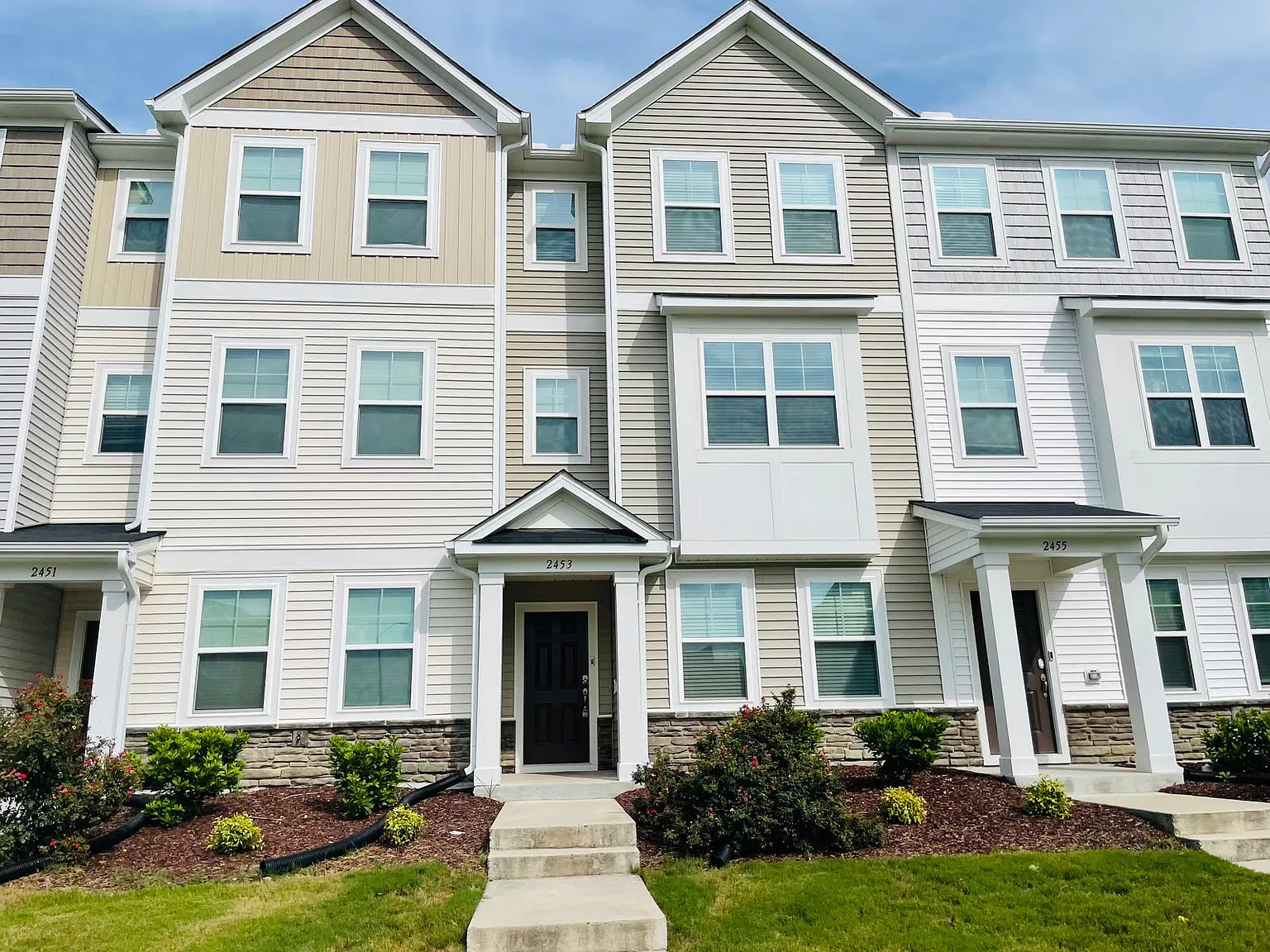 3 bed, 1750 sqft, $1,895 — Photo 3
