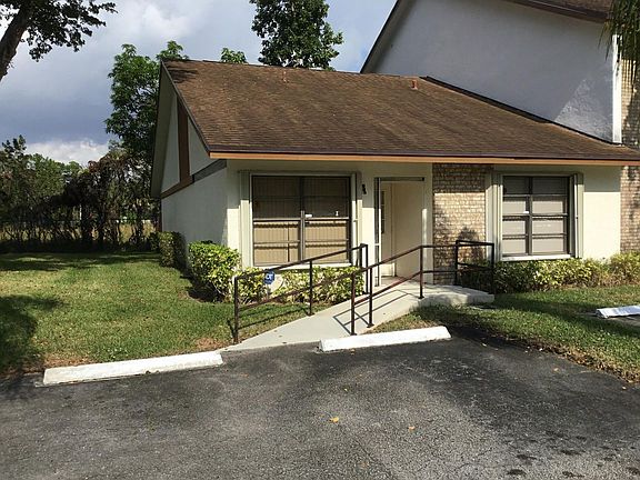 2nd image of 1010 Parkside Green Dr APT A