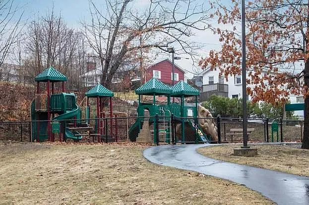525 Calef Rd #13 — Photo 3