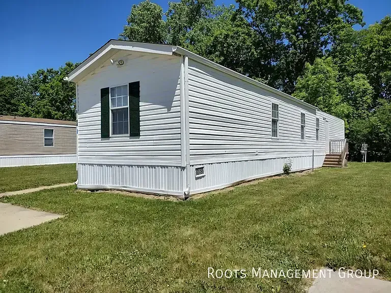 14 Birch Crest Dr #14 — Photo 2