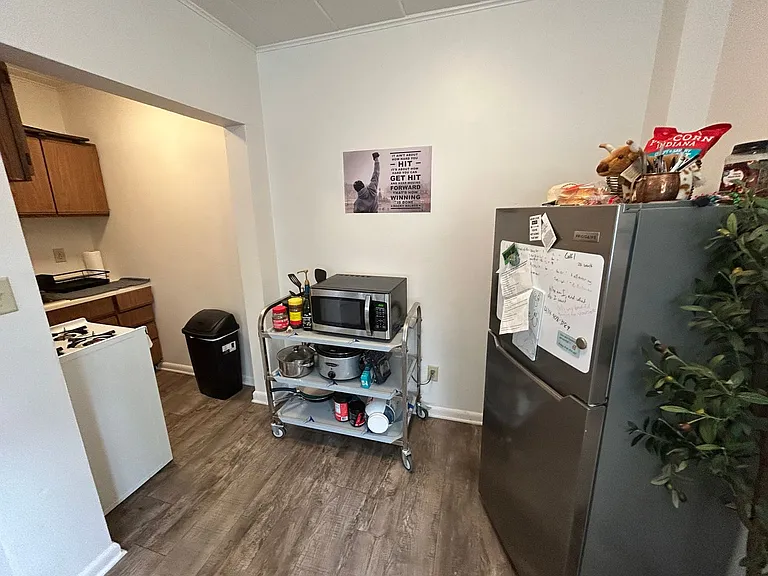 930 N Marshall St — Photo 39