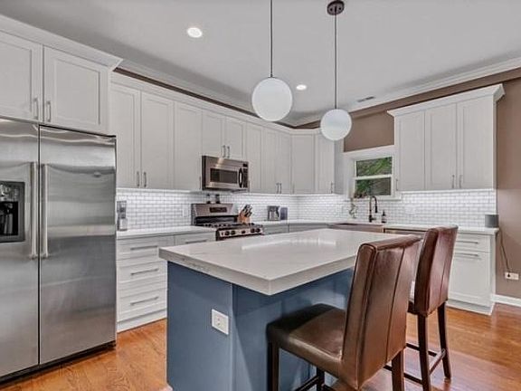 4th image of 2139 N Damen Ave #T7zkum4zk