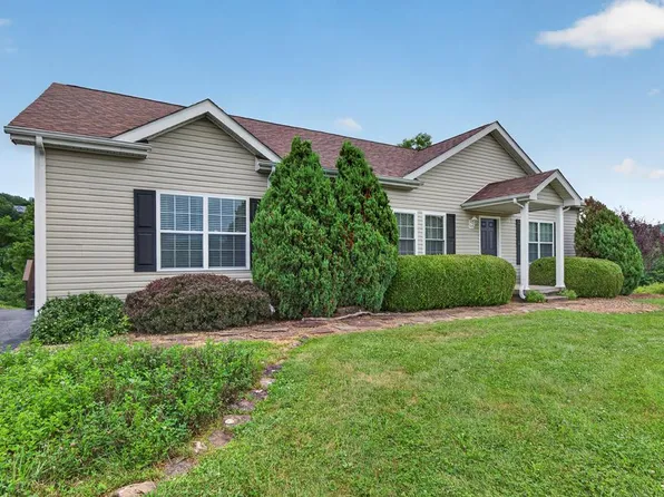 220 Crossroads Pl, Lebanon, VA 24266