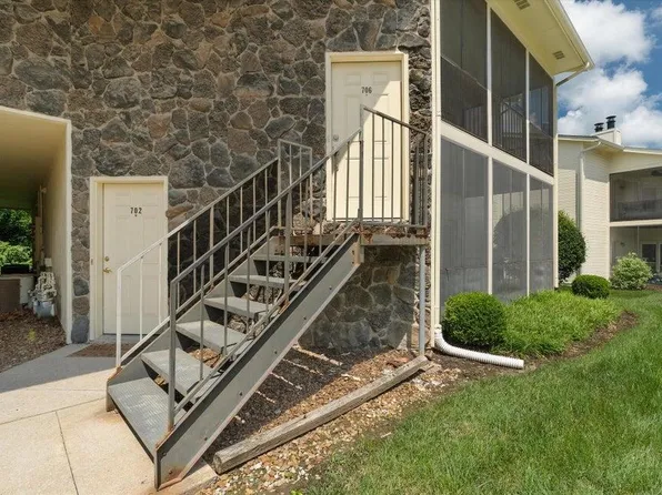 706 Park De Ville Pl, Columbia, MO 65203