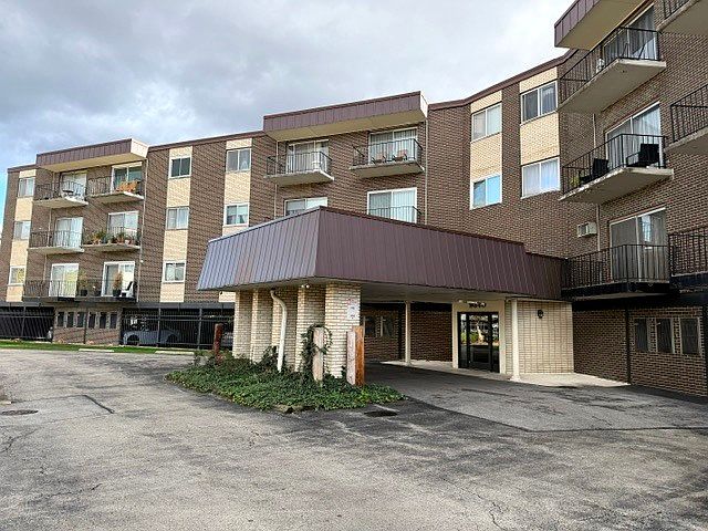 1st image of 9840 S Pulaski Rd #2114