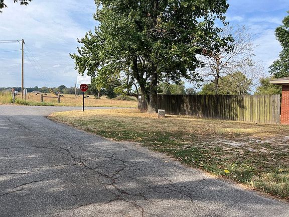 5th image of 8979 S Pleasant Valley Rd