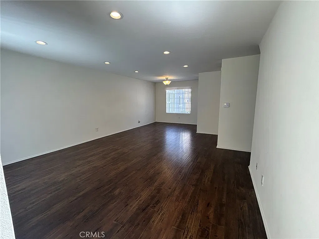 2800 Plaza Del Amo — Photo 2