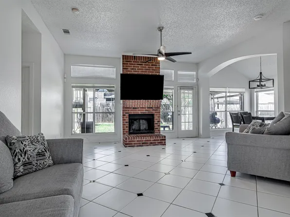 6006 Team Ct, Arlington, TX 76018