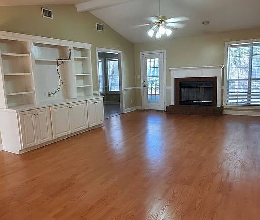2nd image of 2032 Oakdale Dr