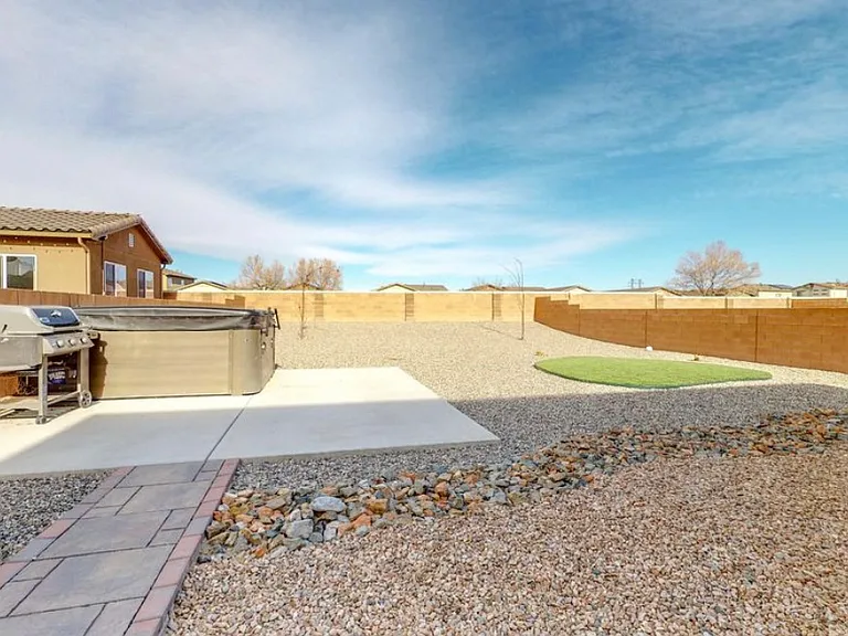 6727 Oro Valley Rd NW — Photo 14