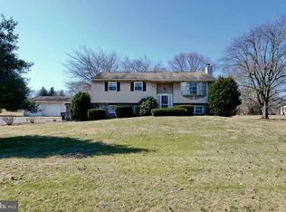 12 Mark Dr, Pottstown, PA 19465