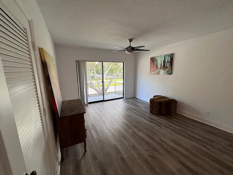 875 NW 13th St #421 — Photo 6
