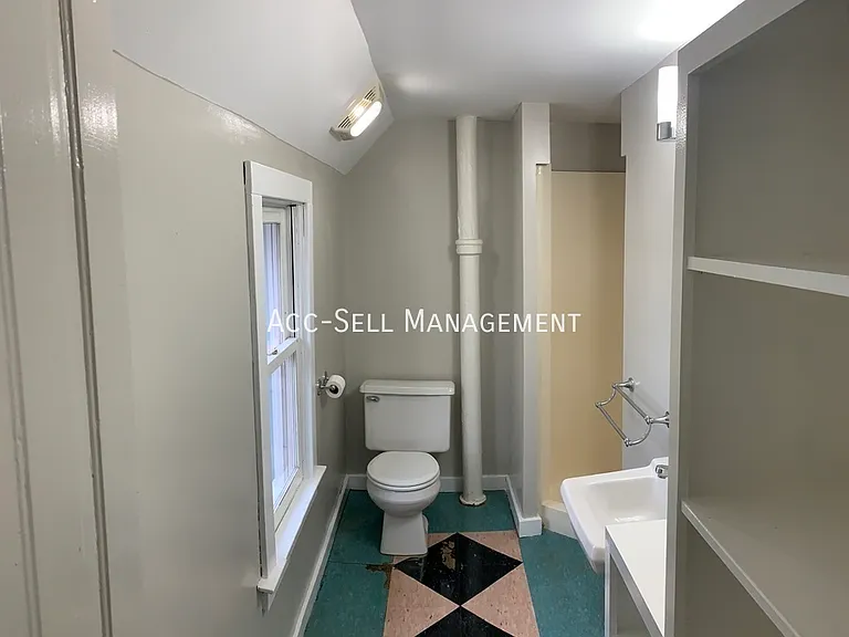 104 Diamond Ave SE #2 — Photo 3