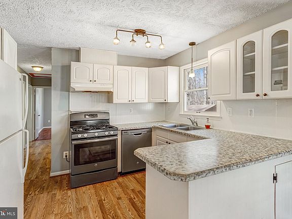 4th image of 91 Hidden Lake Dr