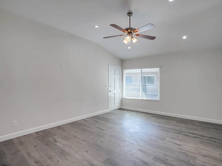 544 Evergreen St — Photo 24