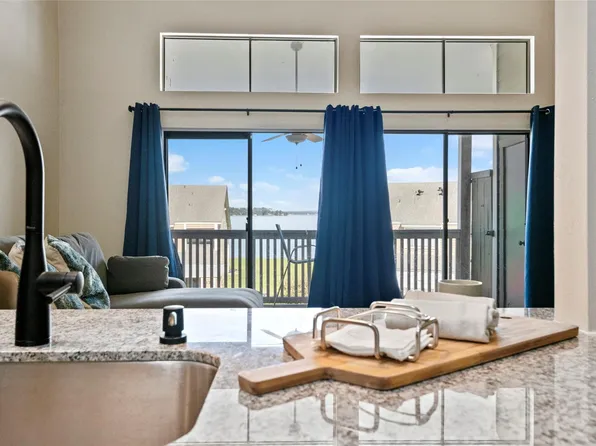 162 April Point Dr S, Montgomery, TX 77356