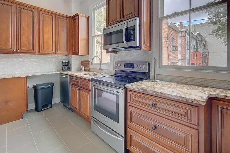 208 T St NE — Photo 2