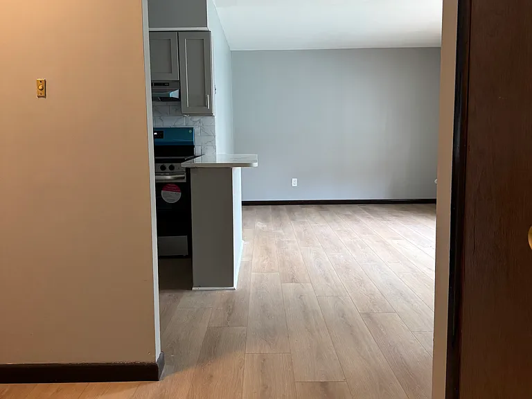 170 Knox — Photo 12