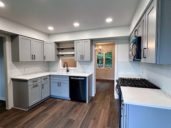 3rd image of 4875 Catalina Dr S