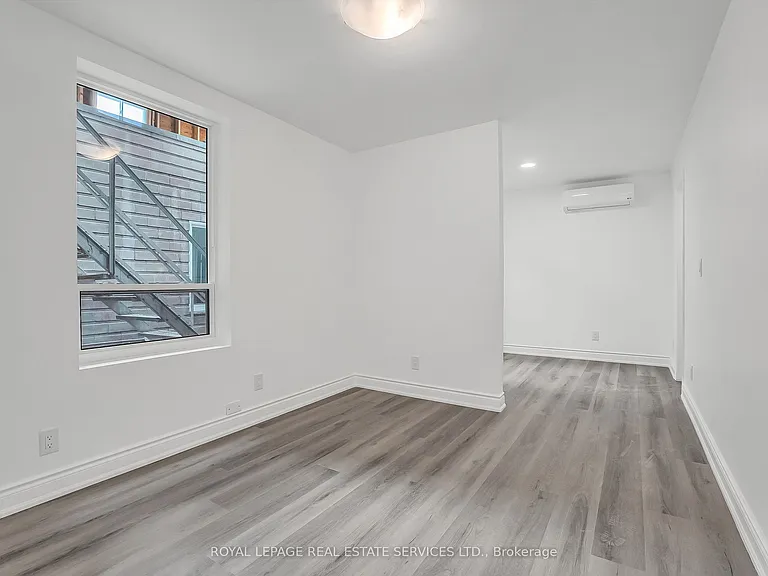 2820 Danforth Ave #302 — Photo 11