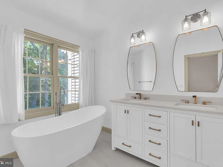 9902 Michael Schar Ct — Photo 23
