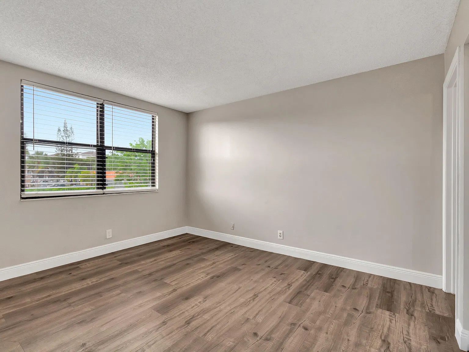 2 bed, 2.0 bath, 728 sqft, $1,825 — Photo 4