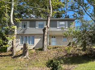 536 Mansion St, Hamlin, WV 25523