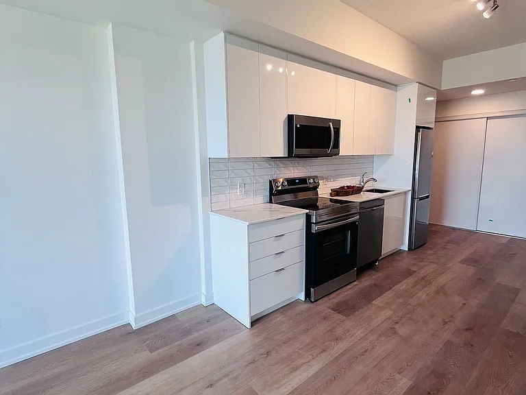 33 Erie Ave #402 — Photo 6