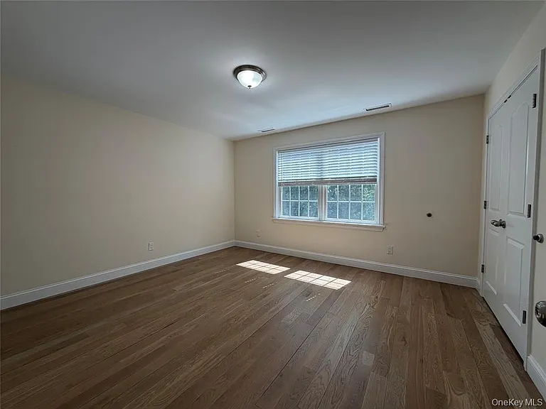 94 Thatcher Ave #94 — Photo 9