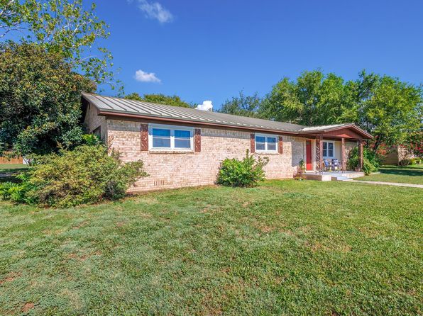 312 Columbus St, Coleman, TX 76834