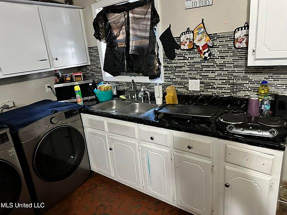5th image of 8694 Bunker Hill Dr