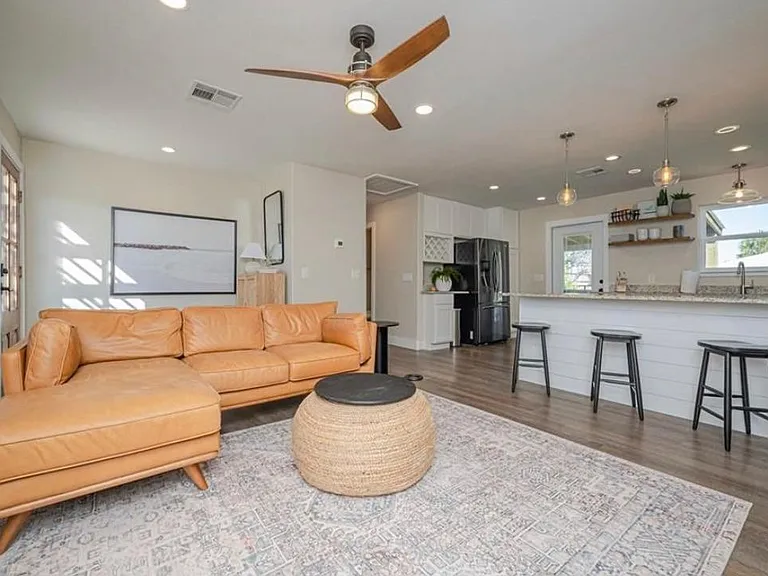 7 Lauderdale Dr — Photo 16