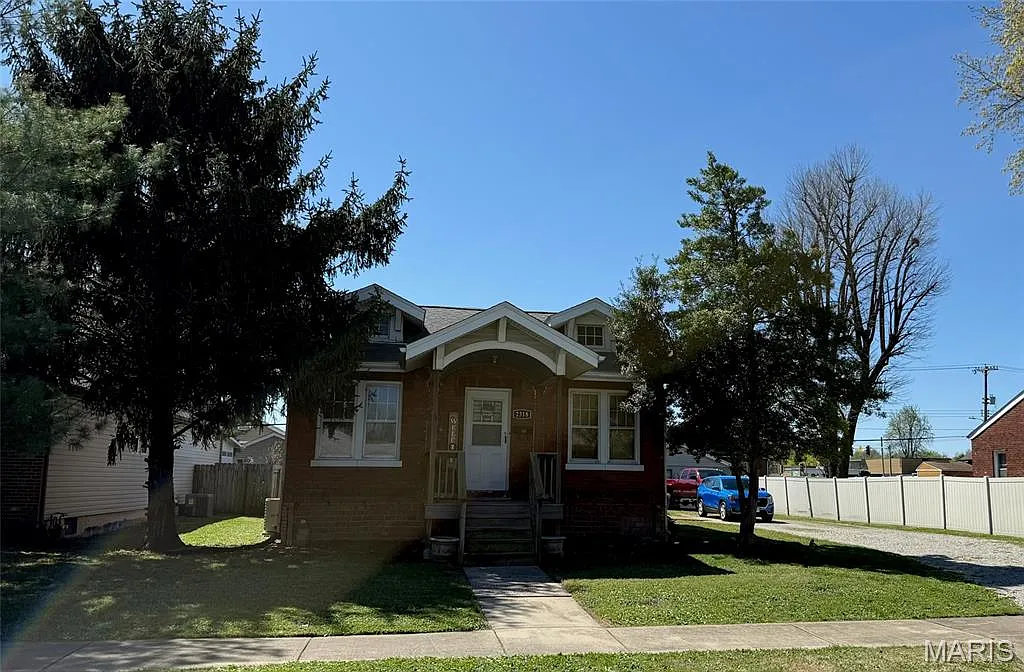 2318 Waterman Ave photo 1