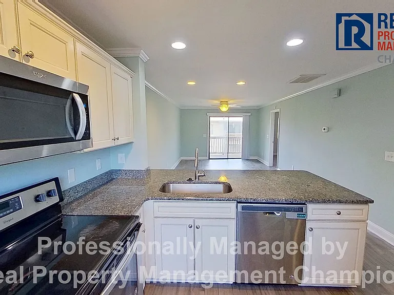 3728 Saint Johns Ct #B — Photo 6