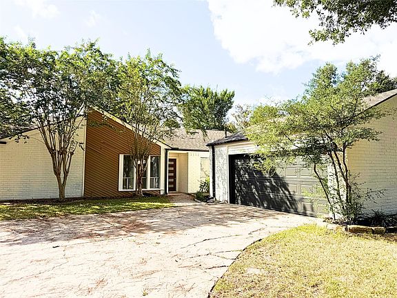 2nd image of 4631 Hickory Downs Dr