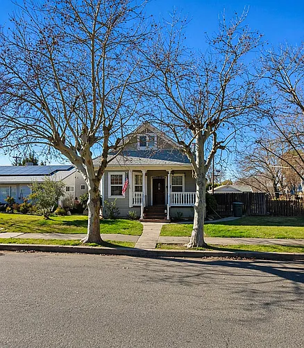330 E St Photo 1