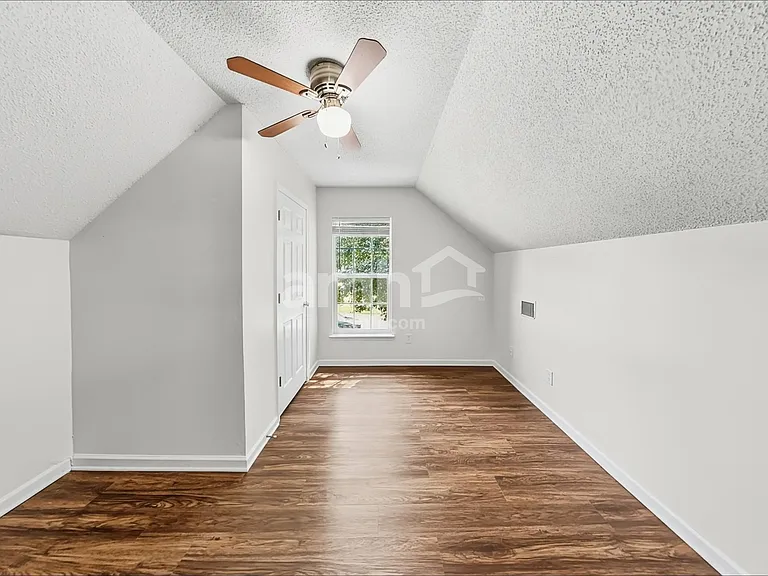 10921 Gardenia St — Photo 17