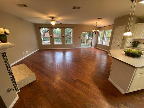 3rd image of 5907 Pecanwood Ln
